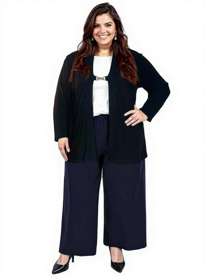 Plus size woman wearing a black Mercedes E2E Cardi, showcasing a stylish edge-to-edge design paired with wide-leg pants.