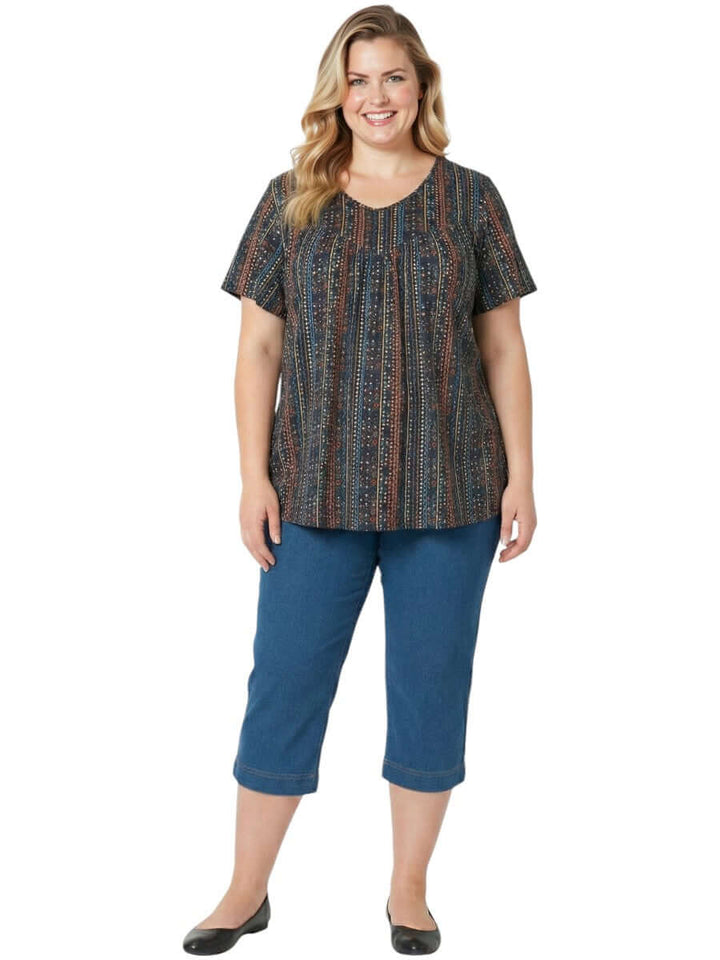 Women fashion plus size Fernando Top - Black Print styled with denim capris.